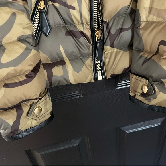 Burberry Brit Camo Puffer Jacket Fur Collar - Picture 5 of 10